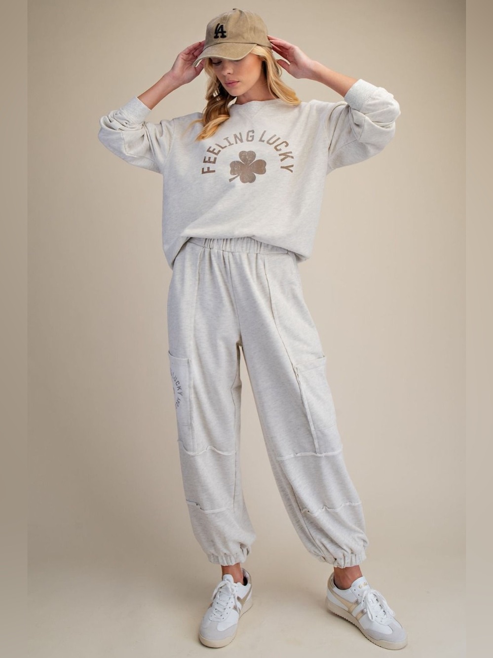 B3-1 Easel Feeling Lucky Gray Lounge Sweatshirt & Jogger Set